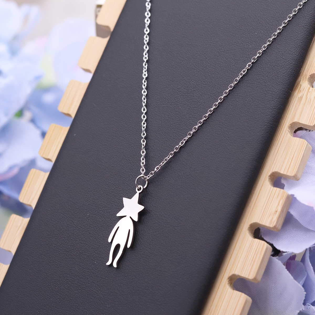 Minimalist Cartoon Star Pendant Necklace